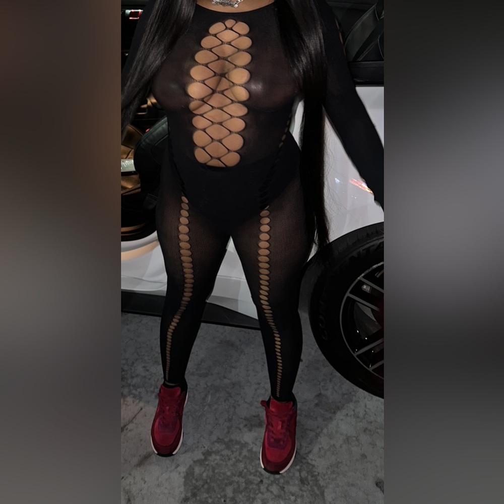 One size fits all 
JUMPSUIT 

Black